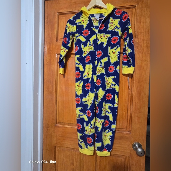Pokemon Other - Boys 6-7 Pokemon Hooded Fleece Bodysuit Pajamas (Small)